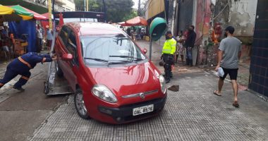 Prefeitura notifica 80 motoristas por estacionamento proibido em ruas do Centro e na zona Leste