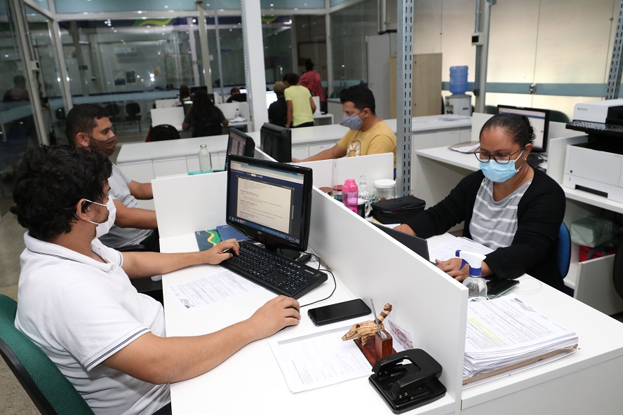 Empresas selecionam para mais de 200 empregos em Manaus
