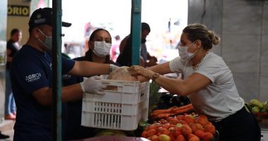 Setenta mil famílias são atendidas com programa que reduz desperdício de alimentos em feiras de Manaus