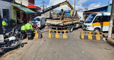 Prefeitura interdita rua Barão de São Domingos por causa da cheia