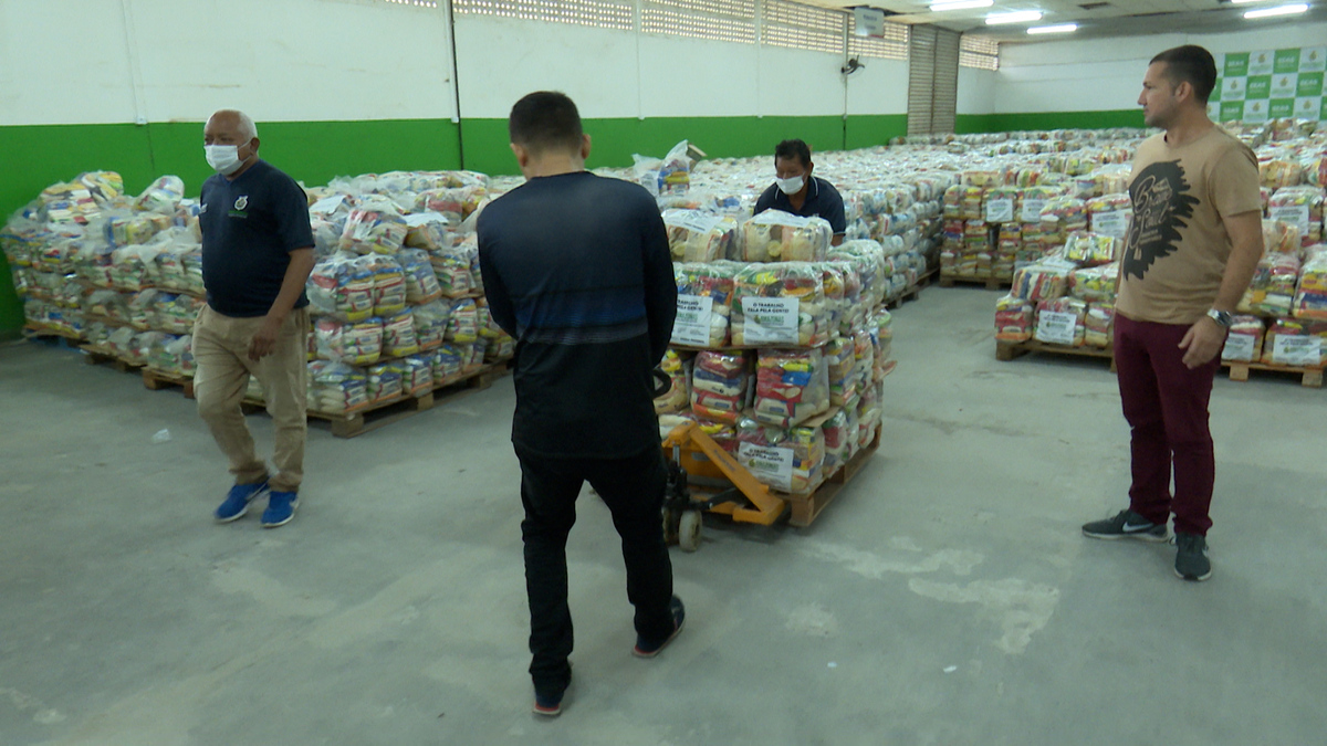 Governo do AM enviou mais de 80 mil cestas básicas para famílias atingidas pela cheia