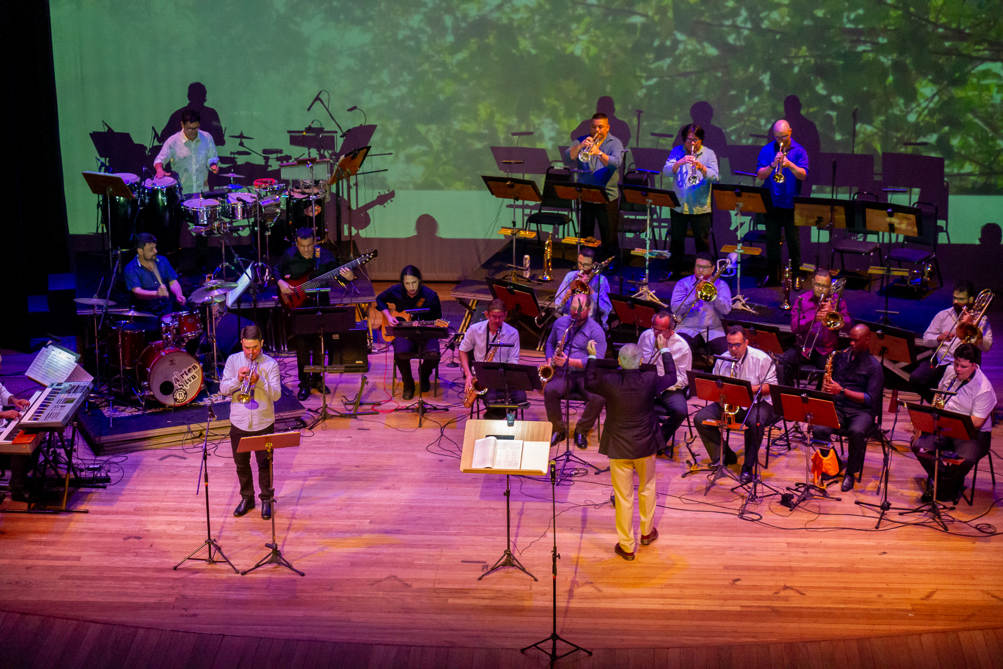 Exaltasamba e Só Pra Contrariar realizam show gratuito em Manaus