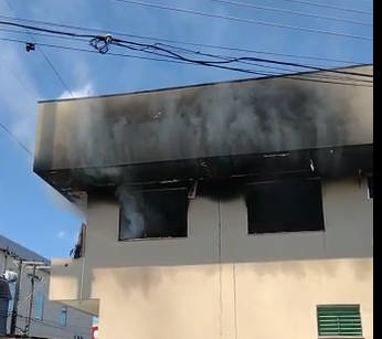 Bombeiros controlam icêndio no Parque Dez