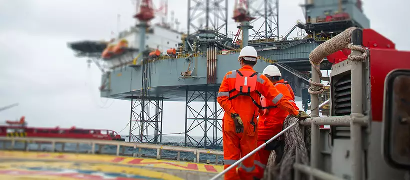 Empresa contrata 20 técnicos de refine em Petróleo e Gás