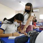 Abono Fundeb vai chegar a até R$ 17,9 mil para professores do Amazonas