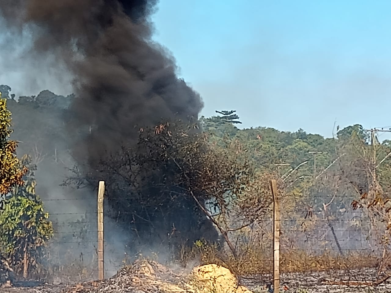 Incêndio em lixão assusta moradores no Jorge Teixeira