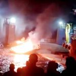 Bombeiros apagam incêndio em embarcação que explodiu em Itacoatiara