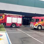 Bombeiros controlam princípio de incêndio em duto de supermercado