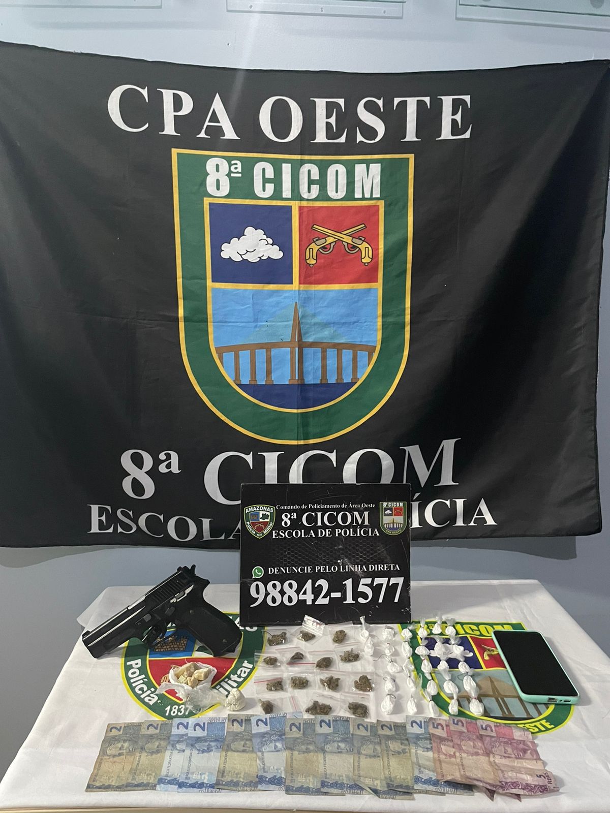 PM prende dois com mais de 40 trouxinhas de drogas na Compensa