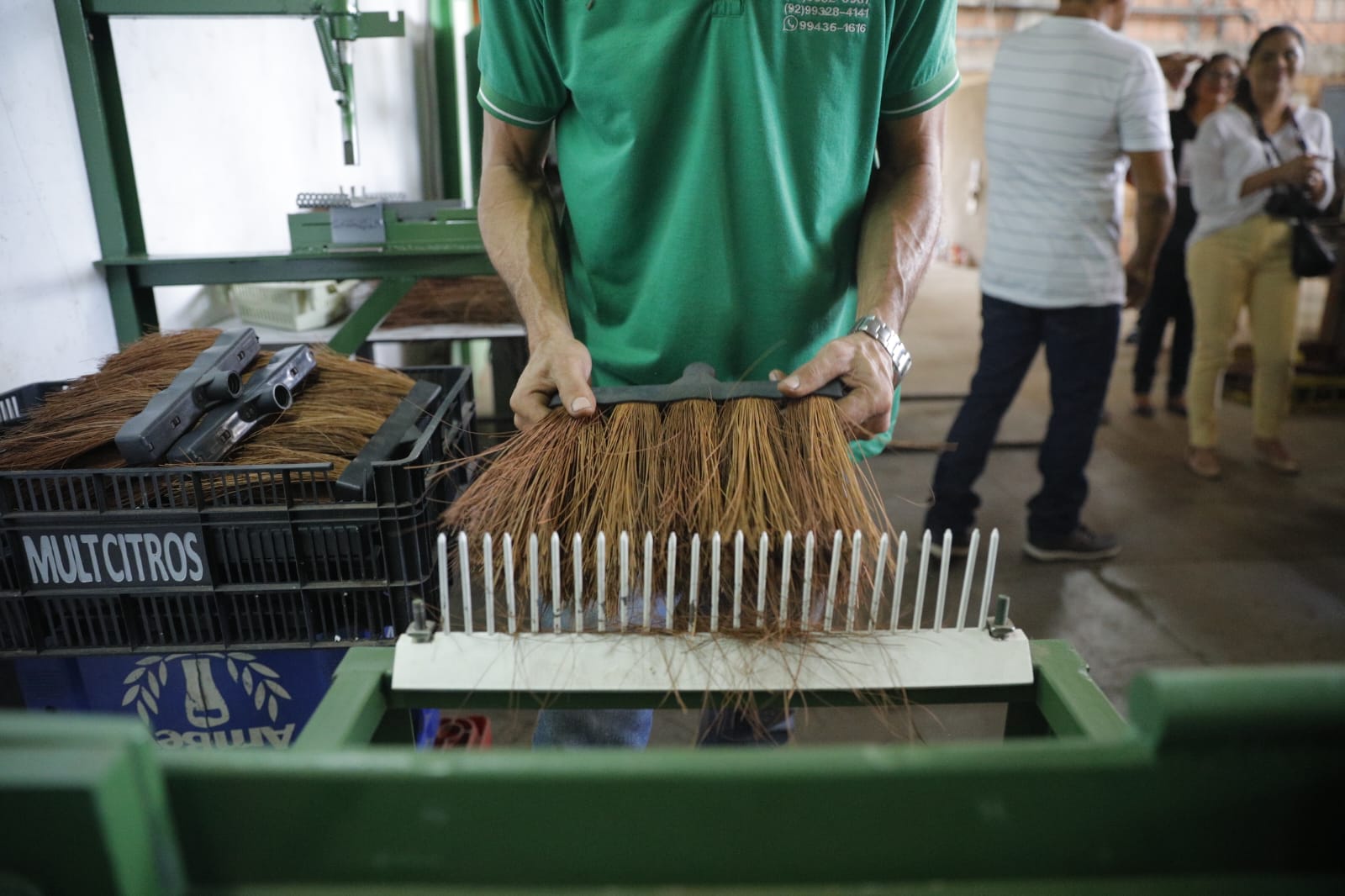 Edital doa equipamentos para fabricação de vassouras no Amazonas