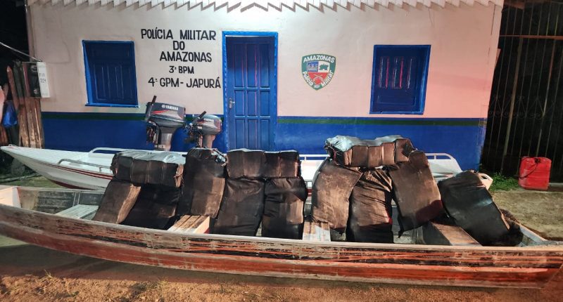 Polícia pega barco com 400 quilos de maconha em Japurá