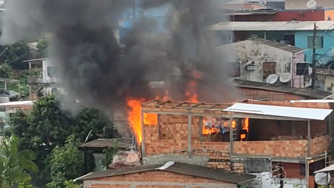 Incêndio destrói casa no São Jorge