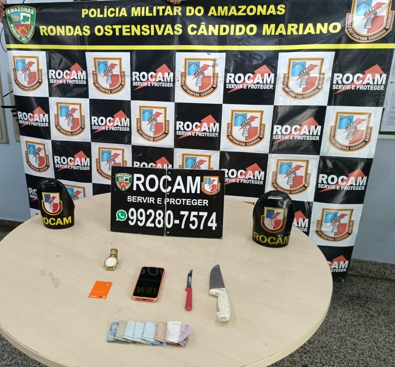 O assaltante tentou fugir para uma região de mata próxima do local, mas foi encontrado e capturado pela polícia