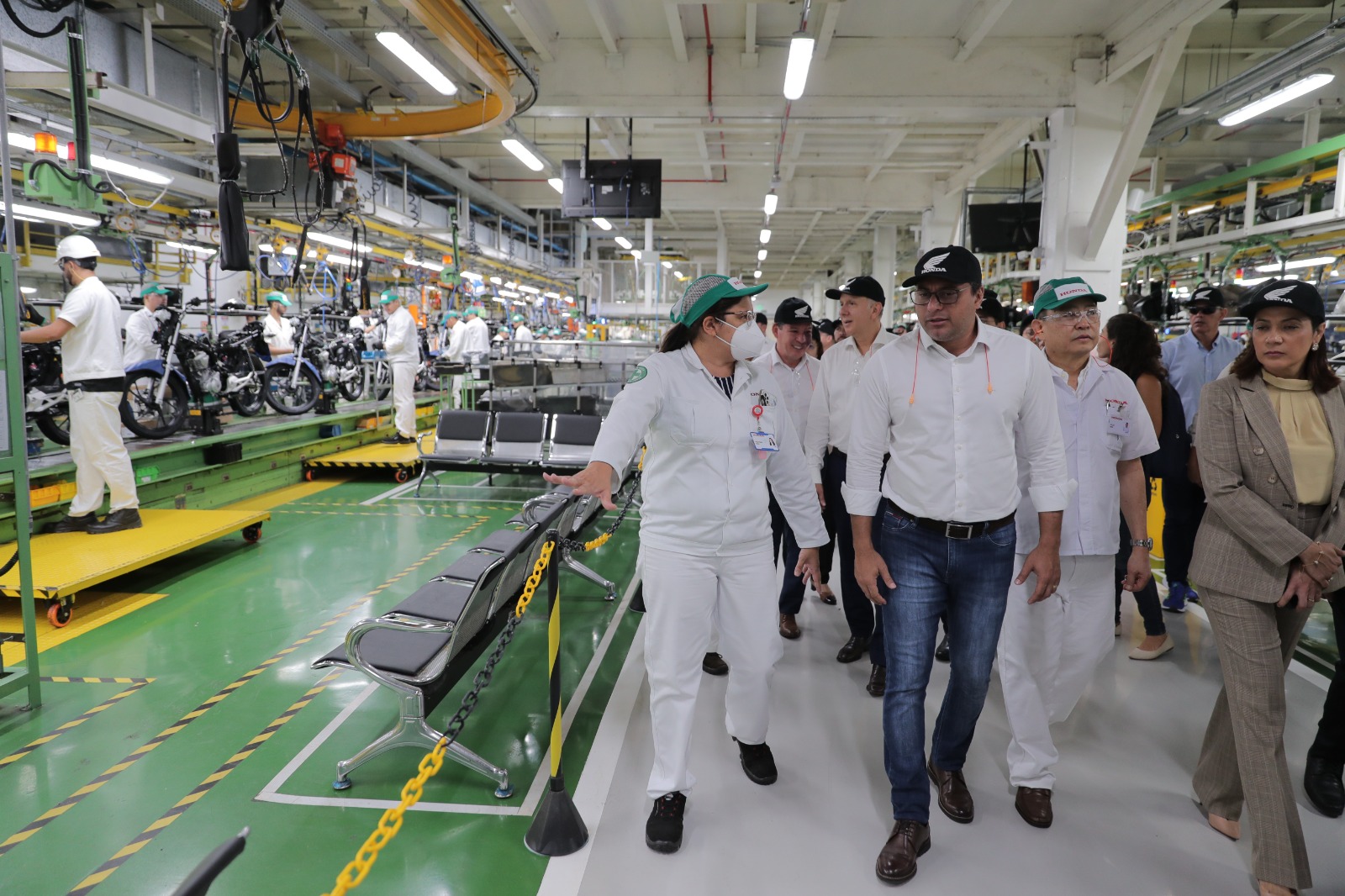O governador e deputados federais, que incluem três do Amazonas, além do coordenador e relator, estiveram na fábrica da Moto Honda da Amazônia