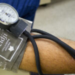 Para prevenir a hipertensão é importante medir a pressão arterial – Foto: Marcos Santos/USP Imagens Tocador de áudio