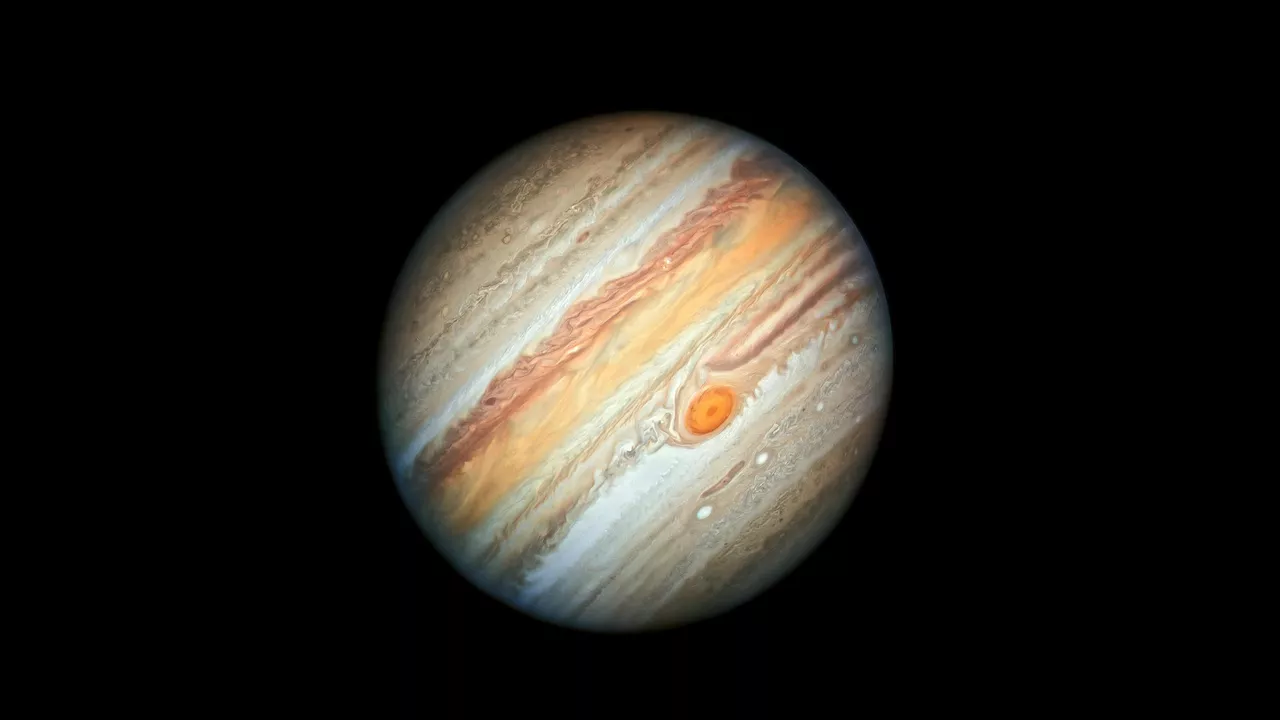 As faixas coloridas que caracterizam a superfície de Júpiter sofrem alterações cromáticas ao longo dos anos. Talvez os astrônomos tenham descoberto do que isso depende.