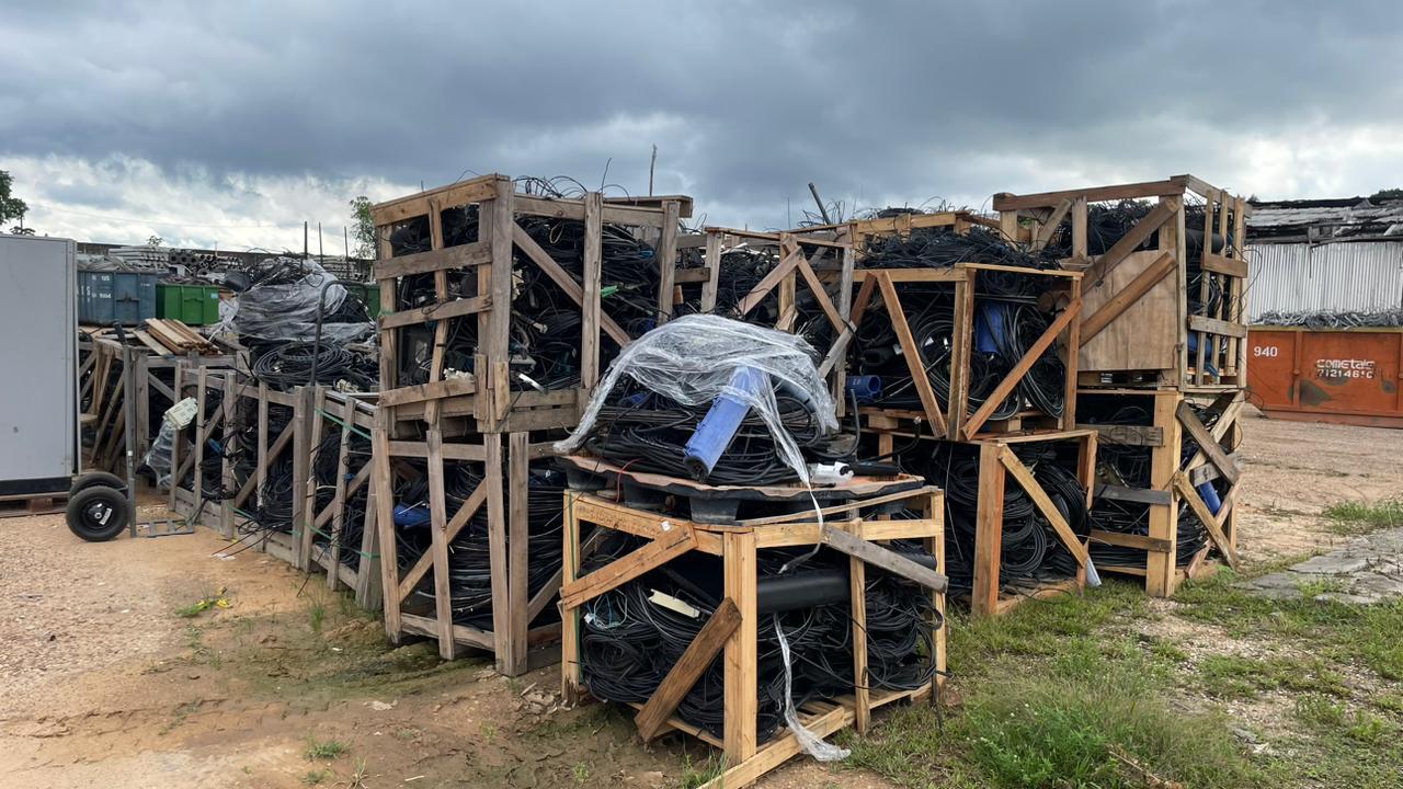 Amazonas Energia destinou à reciclagem, nos últimos nove meses, mais de 10 toneladas de cabos e equipamentos clandestinos ou inutilizados.