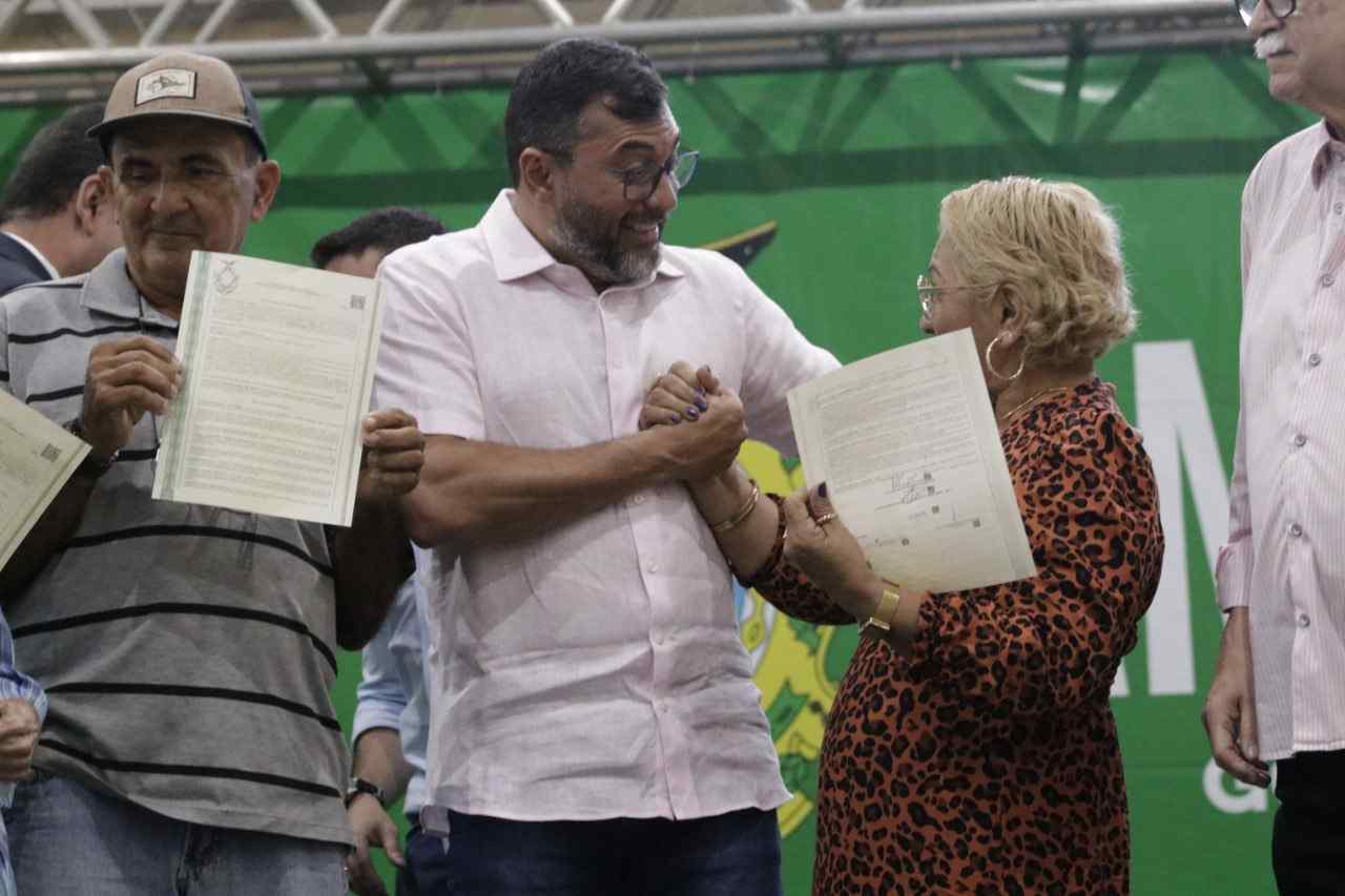 Em balanço parcial do Amazonas Meu Lar, o Governo do Estado já alcança 13 mil habitações regularizadas e 650 títulos definitivos entregues