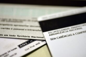 Primeiras reclamações devem ser feitas junto às próprias operadoras; em caso de não resolução, ANS deve ser acionada