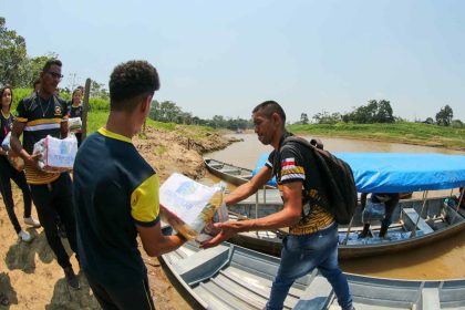 Governo do Amazonas também serviu mais de 400 mil refeições gratuitamente, instalou purificadores e sistemas simplificados para oferta de água potável. (FOTOS: Alex Pazuello | Diego Peres | Mauro Neto / Secom)