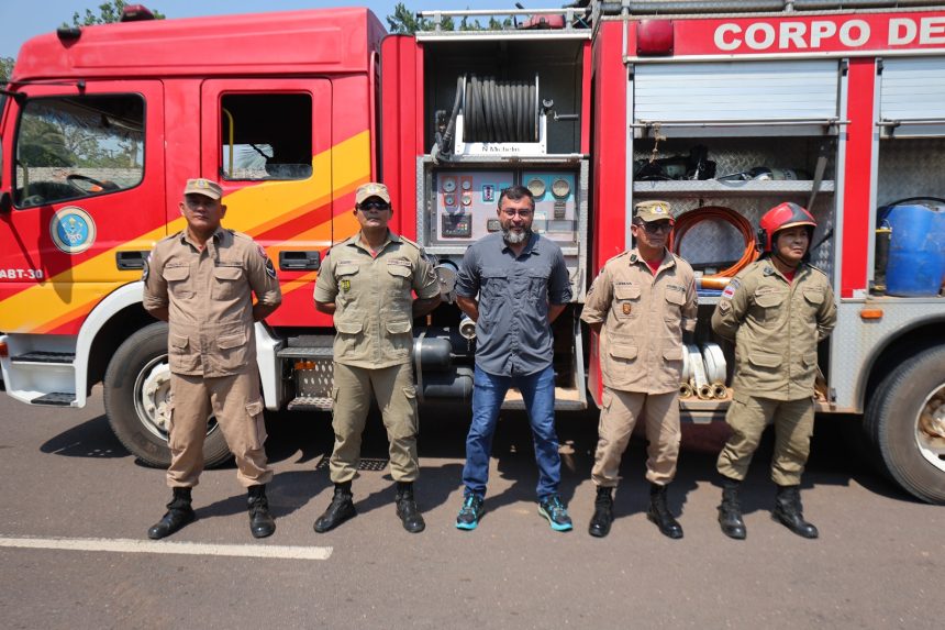 O governador também vistoriou a base do Corpo de Bombeiros em Iranduba e uma área da mata onde a tropa havia controlado focos de queimadas