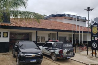 Autor é companheiro da mulher e encontra-se foragido. (Autor é companheiro da mulher e encontra-se foragido)