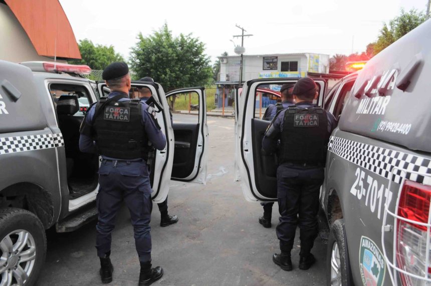 Armas, drogas e celulares foram apreendidos. Houve também a recuperação de diversos veículos