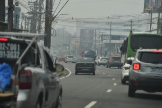 Fumaça em Manaus vira problema para universidades.