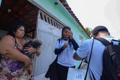 Vacinação de cães e gatos em Manaus contra a raiva