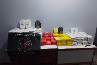 PM apreende grande carga de cocaína no Solimões