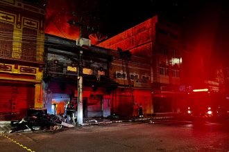 Incêndio assusta no centro de Manaus