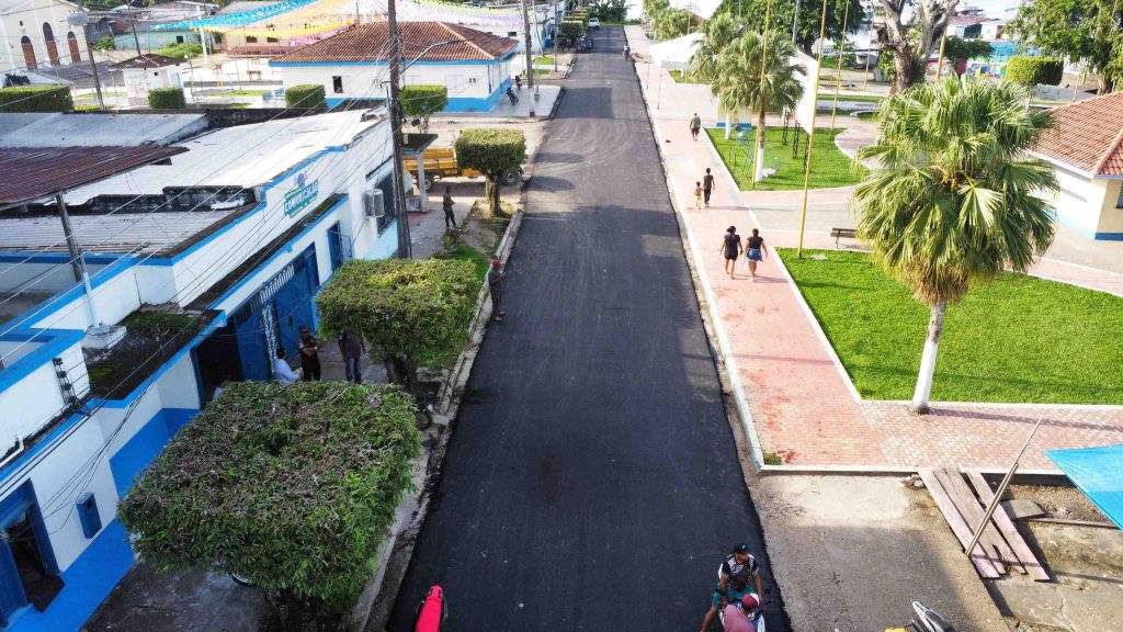 Governo do Estado pavimenta ruas de Maraã