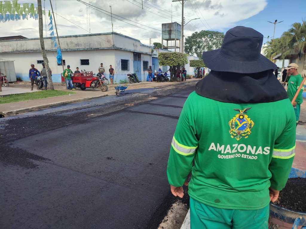 Governo do Estado pavimenta ruas de Maraã