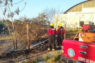 O Corpo de Bombeiros Militar do Amazonas (CBMAM) combateu, ao longo da quinta-feira (22/08), 14 incêndios em áreas de vegetação, em Manaus.