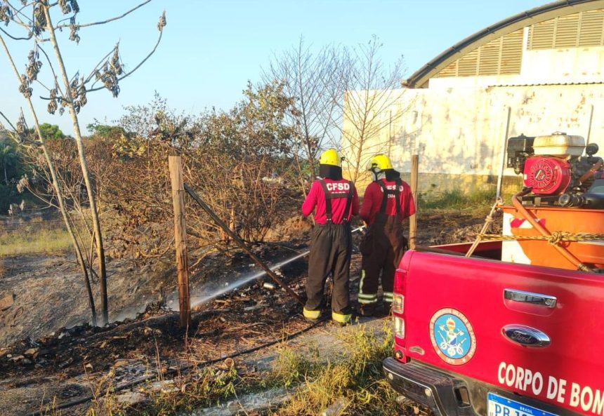 O Corpo de Bombeiros Militar do Amazonas (CBMAM) combateu, ao longo da quinta-feira (22/08), 14 incêndios em áreas de vegetação, em Manaus.