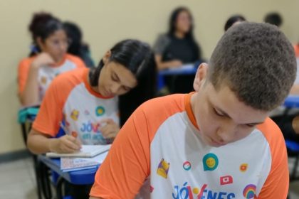 Hermanitos contratando profissionais