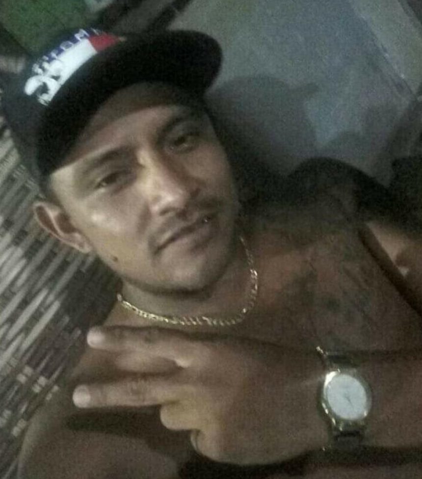 Nesta sexta-feira (30/08), a Polícia Civil do Amazonas (PC-AM), por meio da Núcleo de Combate ao Feminicídio (NCF), da Delegacia Especializada em Homicídios e Sequestros (DEHS) divulgou a imagem de um homem procurado pelo assassinato da companheira em Manaus.