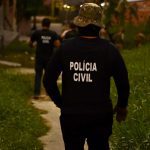 Um bebê recém-nascido, de apenas 20 dias, foi resgatado pela polícia durante operação contra tráfico humano em Manaus.