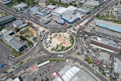 Construção de ponte desvia trânsito em trecho da avenida Autaz Mirim, na zona Leste