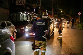 Operação Lei Seca pega 60 motoristas dirigindo bêbados no fim de semana