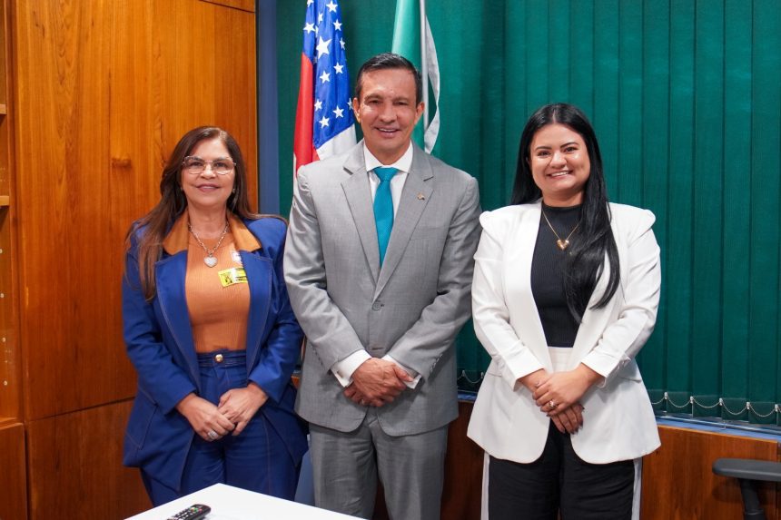 Sidney Leite recebe prefeitos