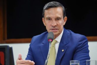 CPI do INSS aprova pedido para suspender contratos