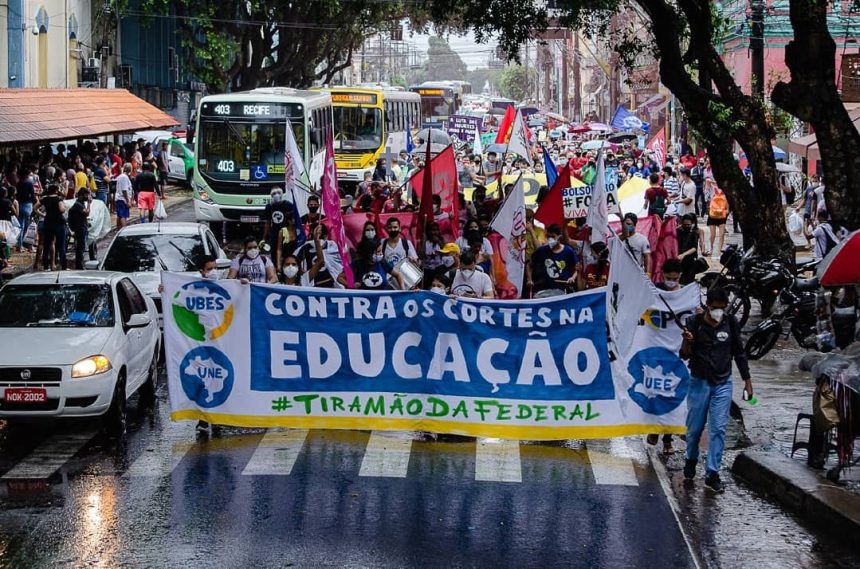 Estudantes preparam protesto contra aumento da passagem de ônibus em Manaus