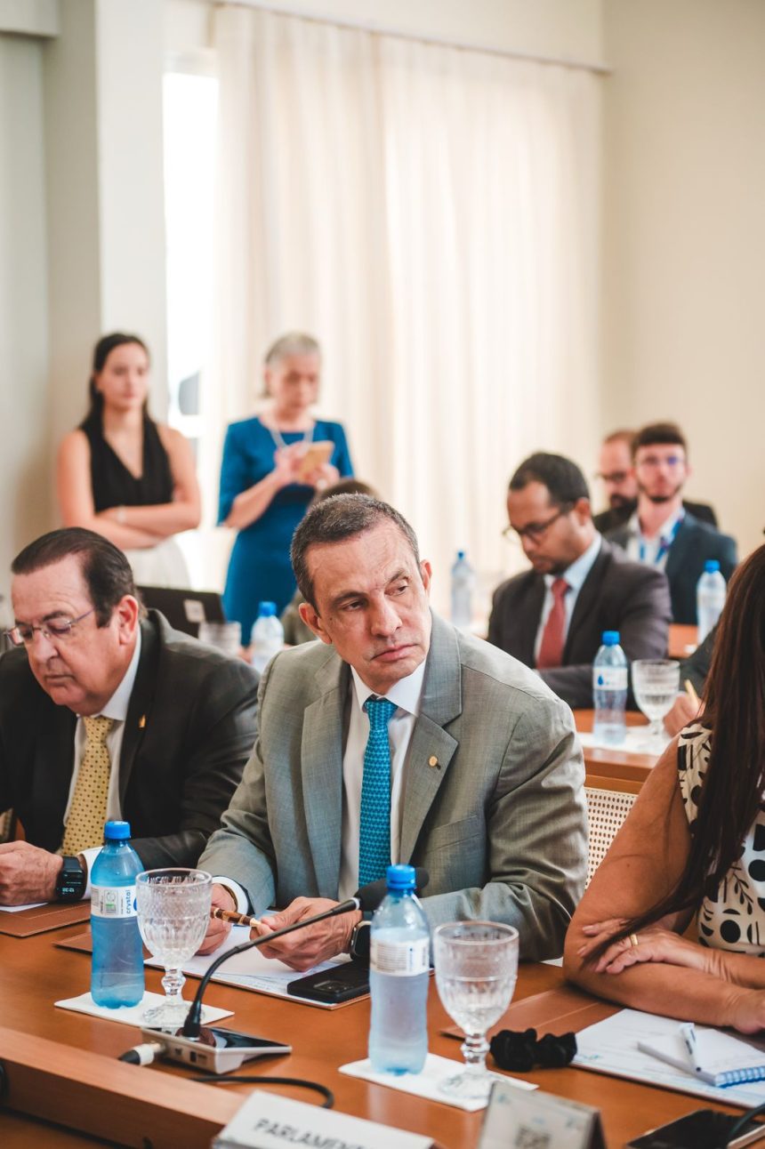 Sidney Leite solta o verbo