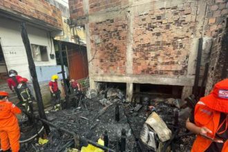 Duas pessoas morrem em incêndio na zona centro-sul de Manaus