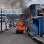 Um incêndio destruiu completamente um carro na rua Boa Vista, bairro Lírio do Vale 1, em Manaus . O caso aconteceu nesta quinta-feira.
