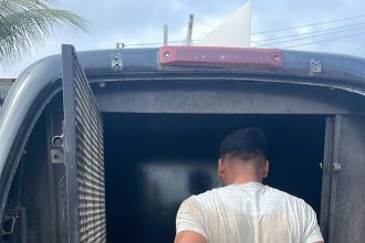 Polícia prende dois por assalto a loja de celular em Envira