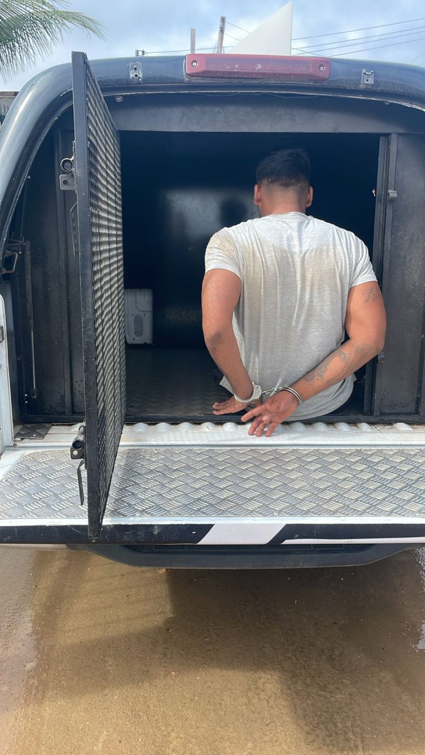 Polícia prende dois por assalto a loja de celular em Envira