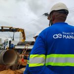 Equipe da Águas de Manaus trabalhando