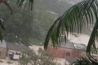 Chuvas em Manaus causam estragos